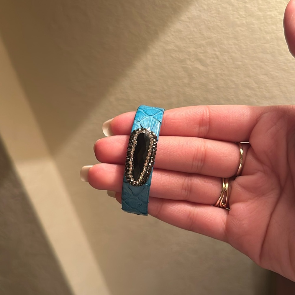 Cute aqua blue bracelet with black stone 💎